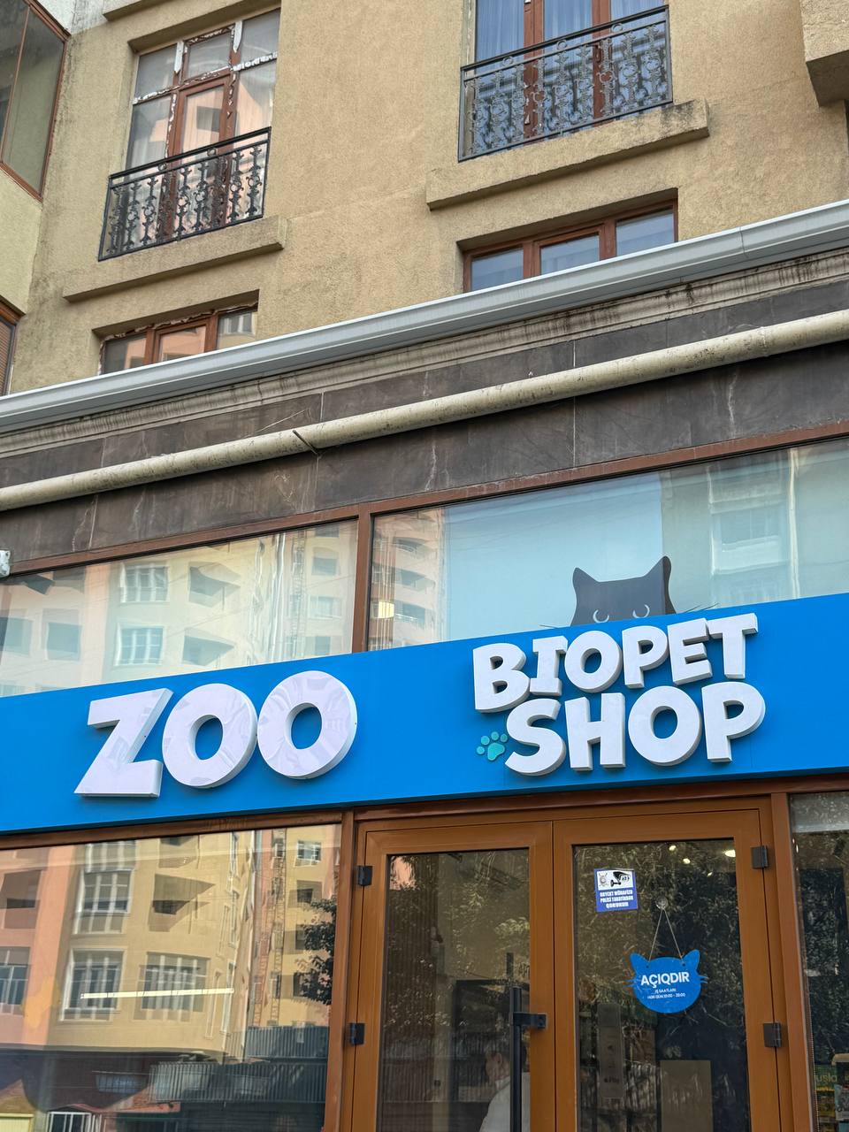 Qabarı işıqlı və işıqsız hərflər